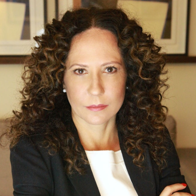 Mariana Tavares de Araujo headshot